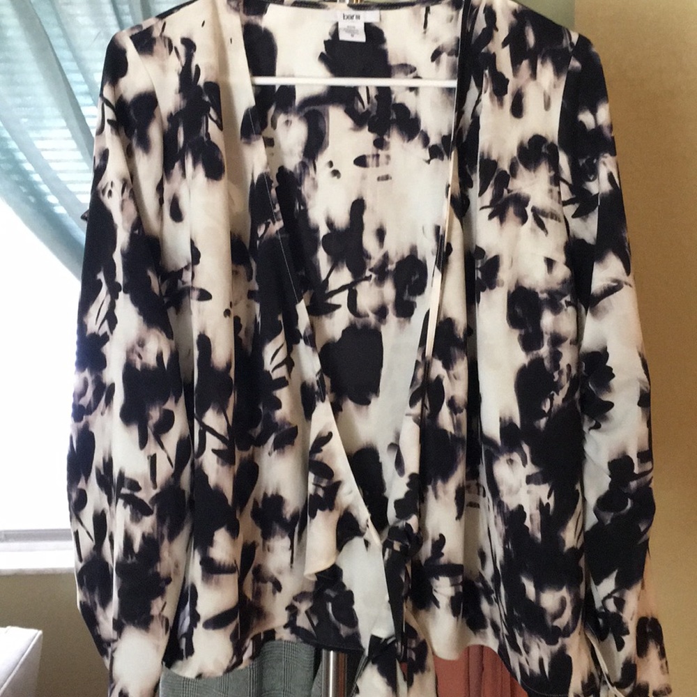 Blouse/ No tag but is brand new/never worn